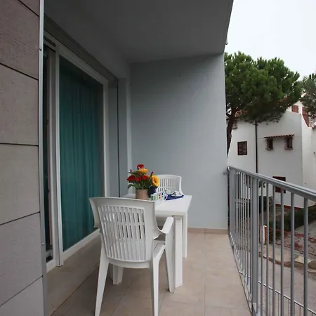 Appartamento One-bedroom Near Sea 4