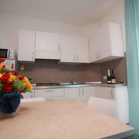 One-bedroom Near Sea 4 Apartment *