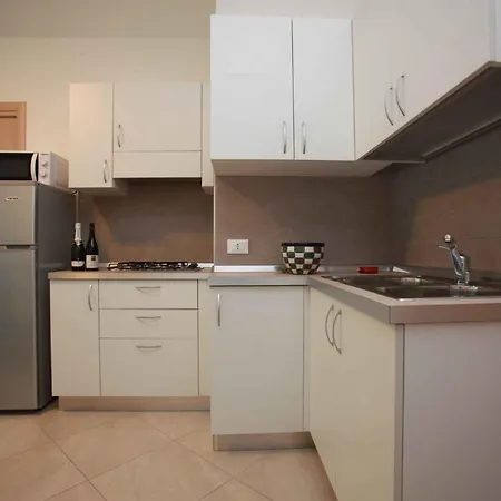 Appartement One-bedroom Near Sea 4